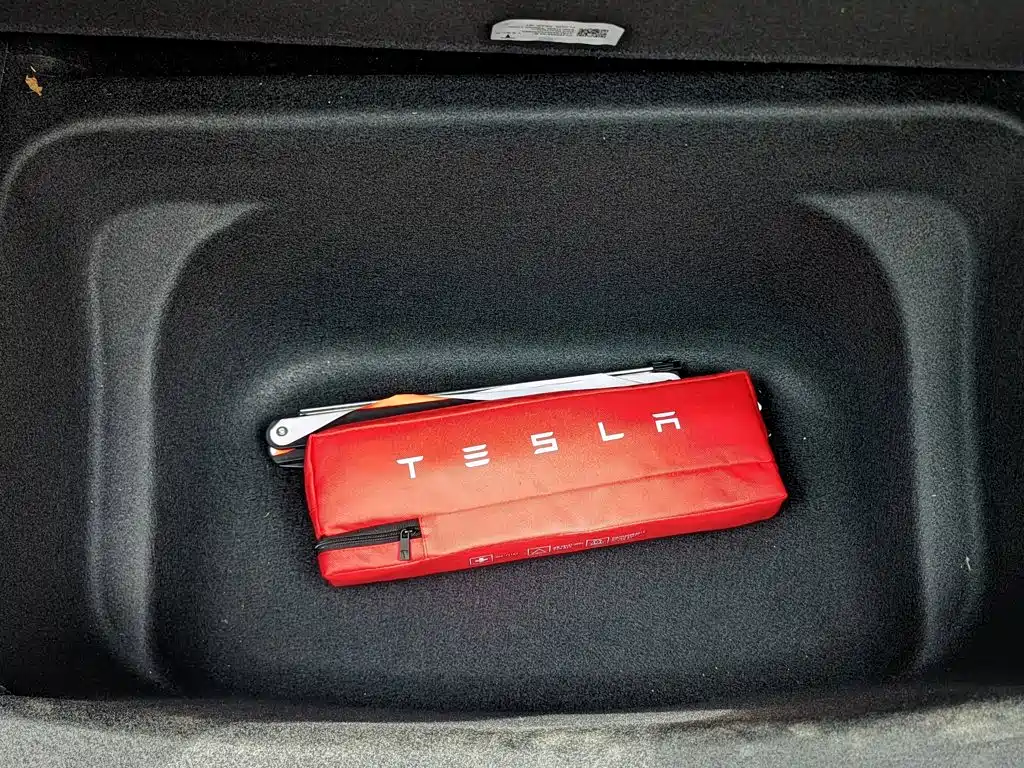 Tesla Model Y — миниатюра 4