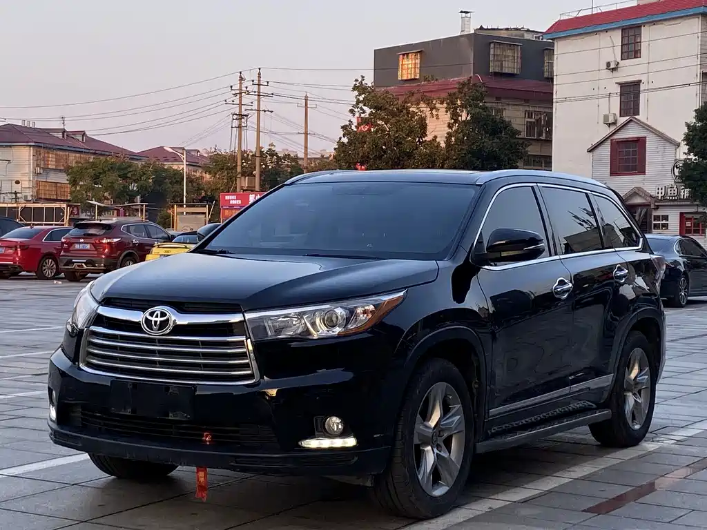 TOYOTA HIGHLANDER