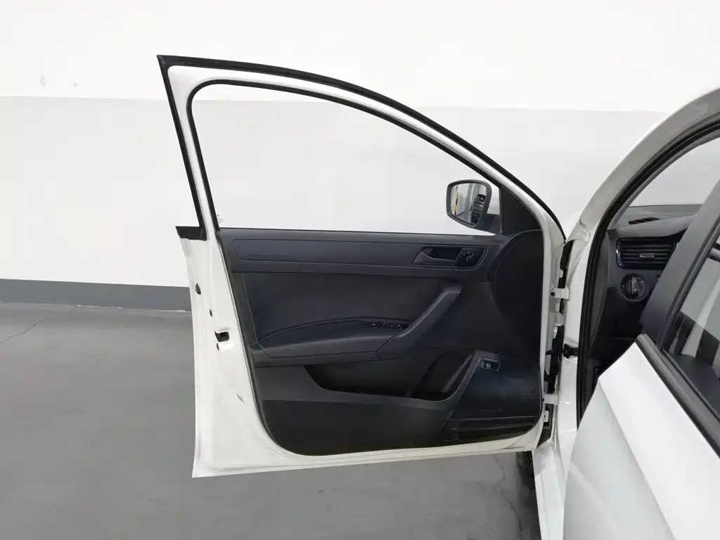 Skoda Rapid — миниатюра 16