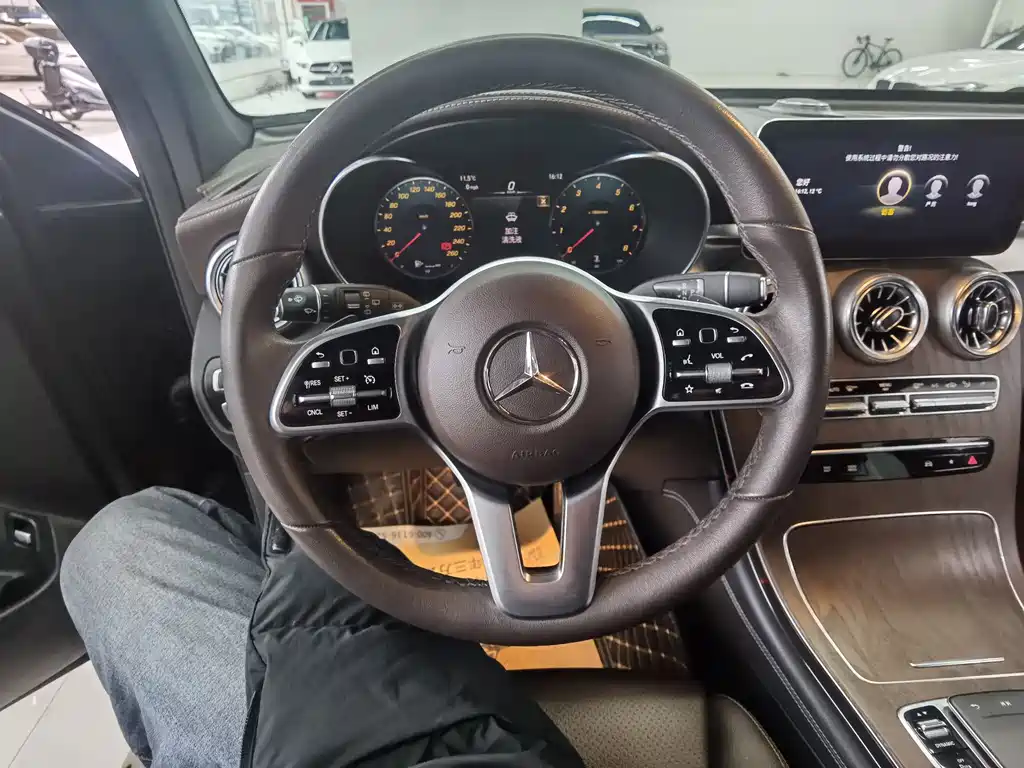 MERCEDES-BENZ GLC