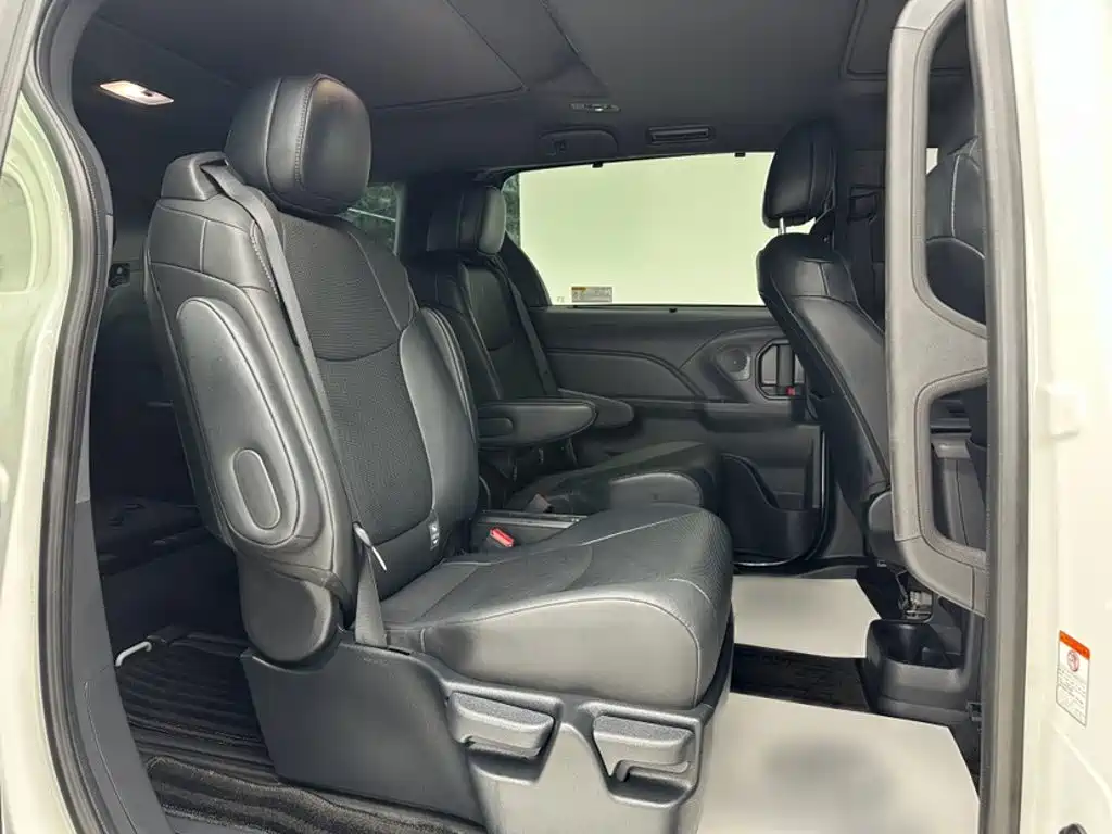 Toyota Granvia — миниатюра 20