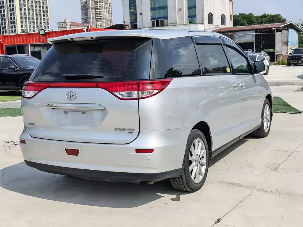 Toyota Previa — миниатюра 4