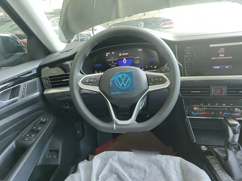 Volkswagen Passat PHEV — миниатюра 11