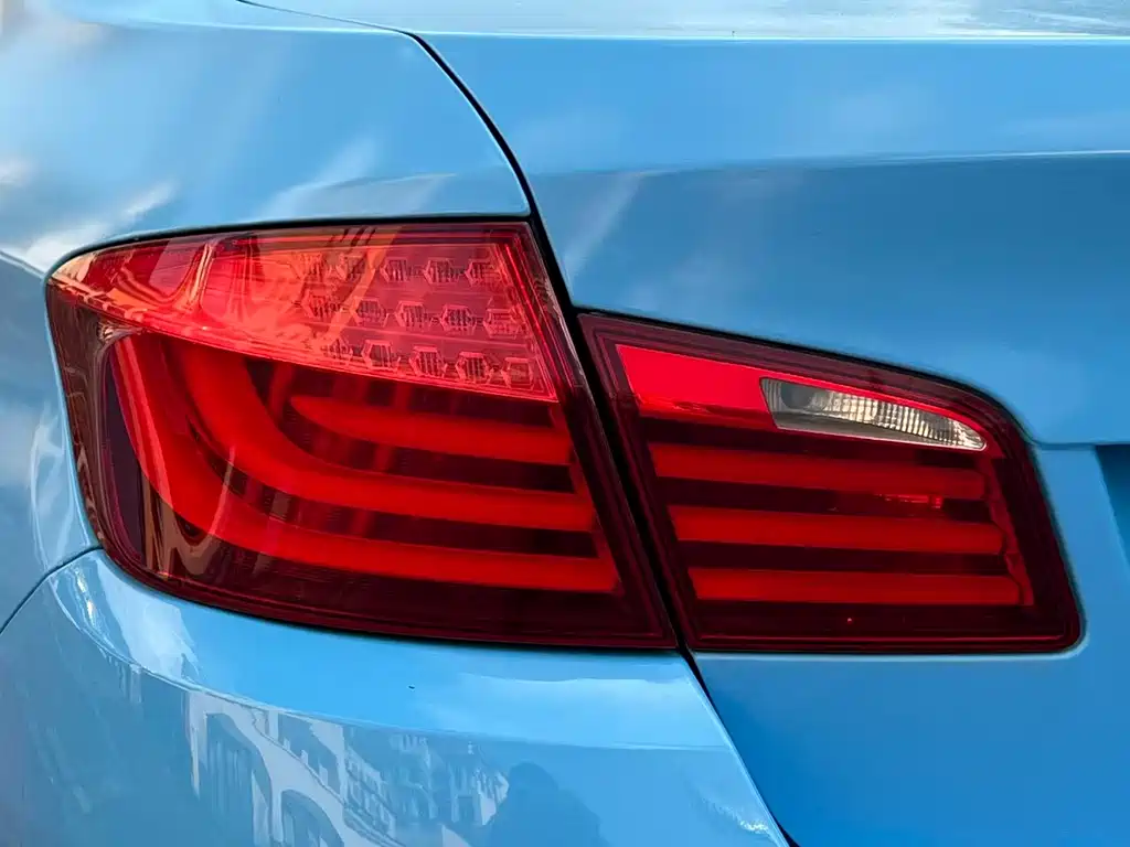 BMW 5 Series — миниатюра 13
