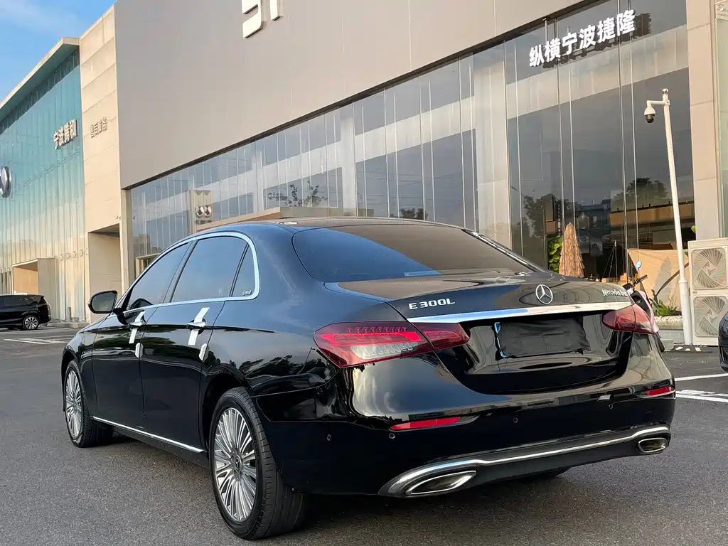 Mercedes-Benz E-Class — миниатюра 21