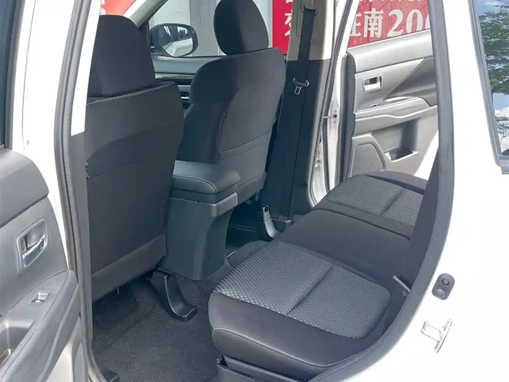 Mitsubishi Outlander 2021 2.0L 5 мест