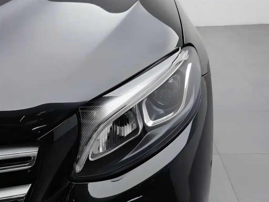Mercedes-Benz GLC 2018 GLC 260 4MATIC Luxury