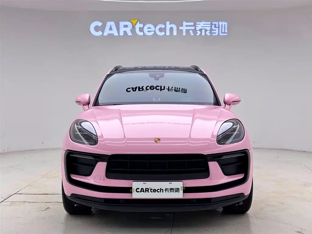 PORSCHE MACAN