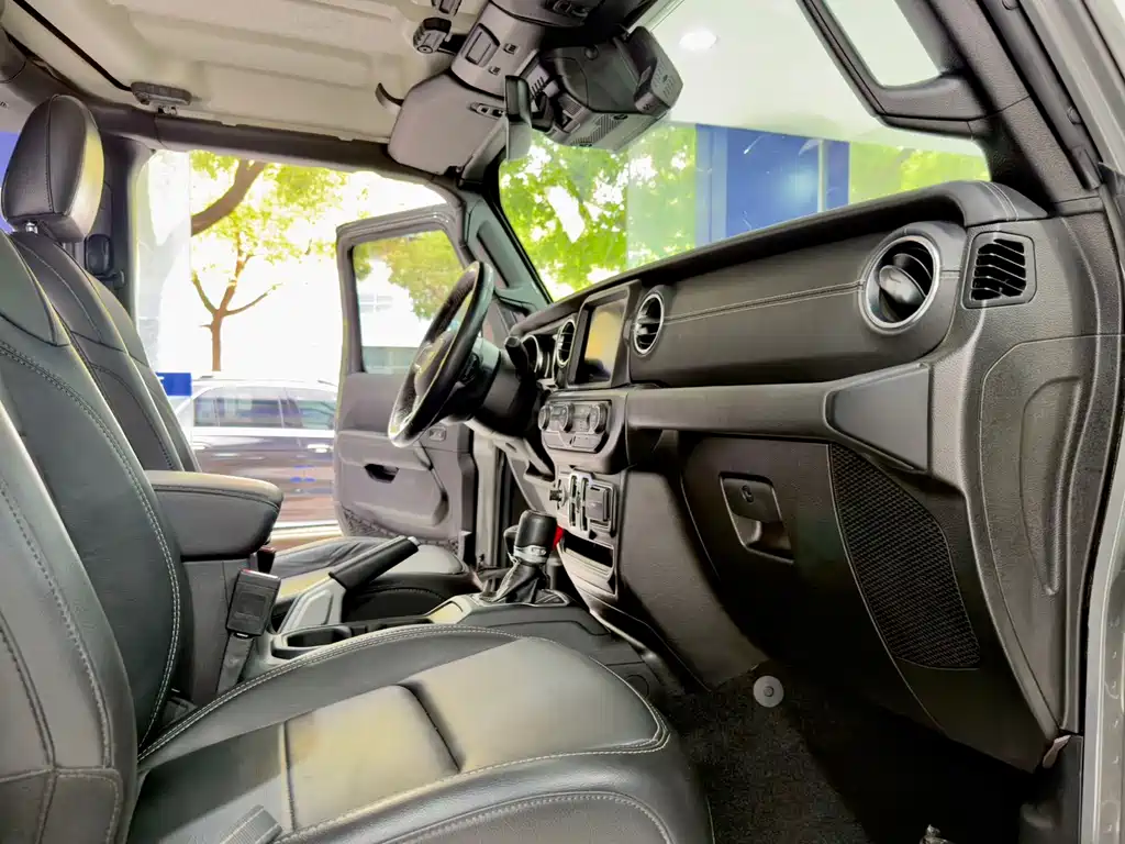 Jeep Wrangler PHEV — миниатюра 12