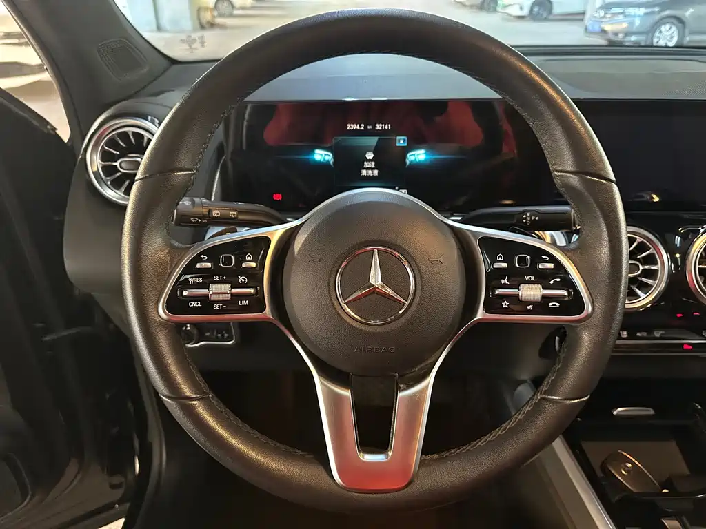 MERCEDES-BENZ GLB