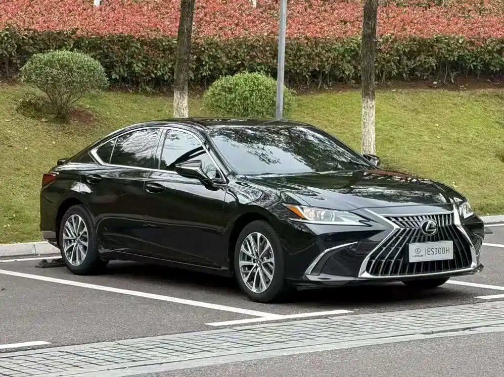 Lexus ES 2023