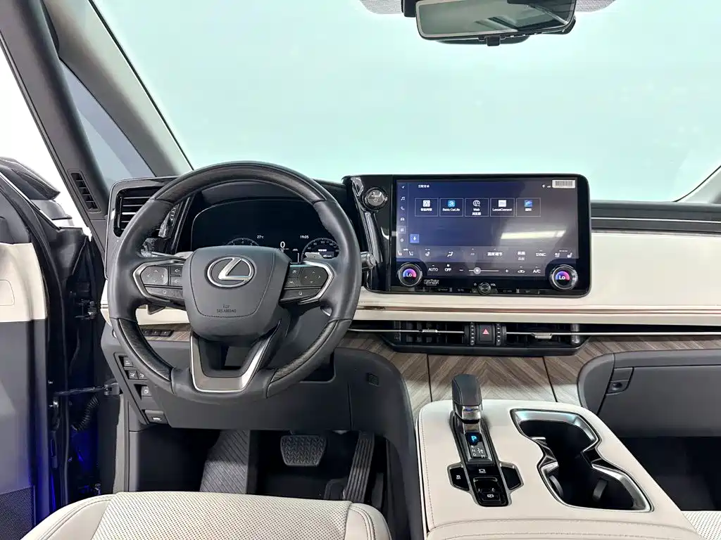 Lexus LM — миниатюра 14