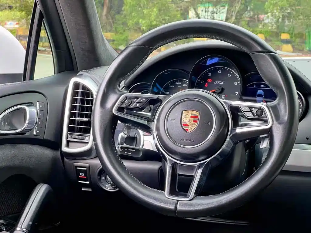 PORSCHE CAYENNE