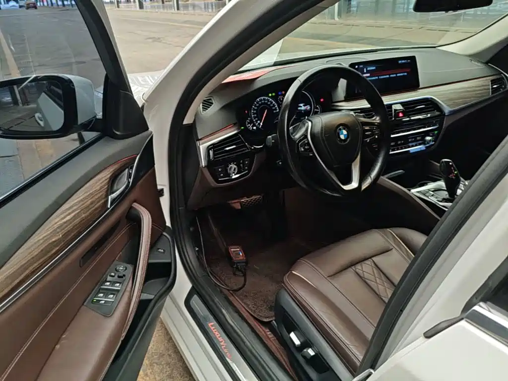 BMW 5 Series — миниатюра 16