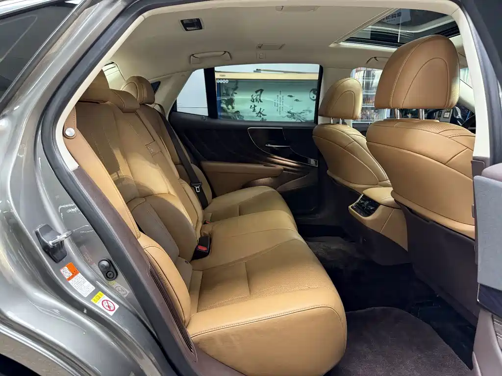 Lexus LS — миниатюра 23