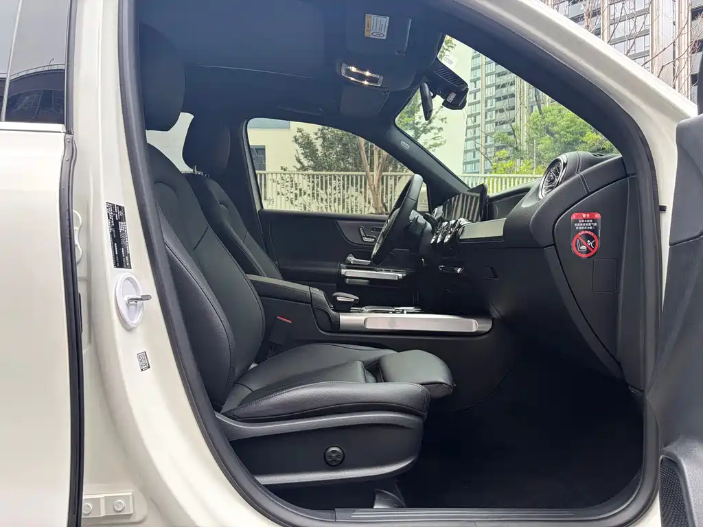 Mercedes-Benz GLB — миниатюра 6