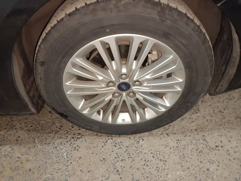 Ford Taurus — миниатюра 8