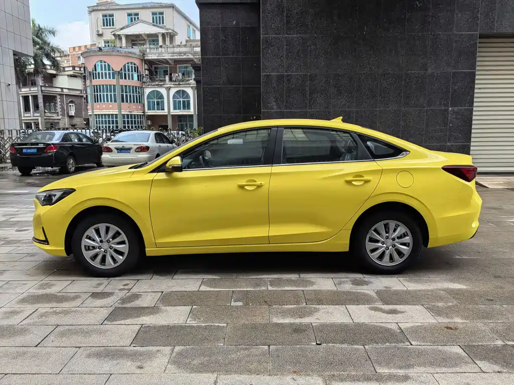 Changan Eado New Energy — миниатюра 2
