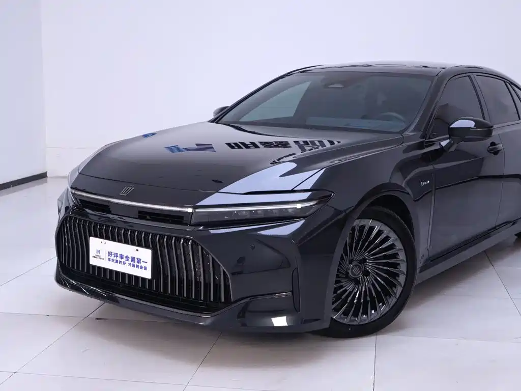 Toyota Crown (Import) — миниатюра 3