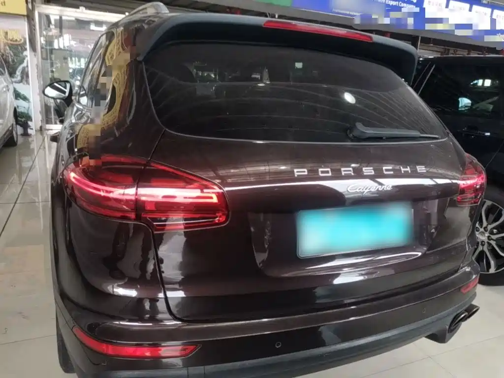 Porsche Cayenne — миниатюра 6