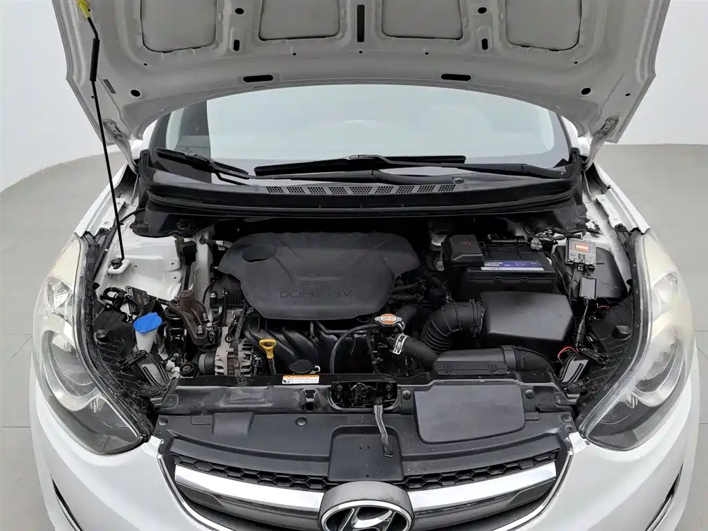 Hyundai Elantra 2015 1.6L MT Fashion