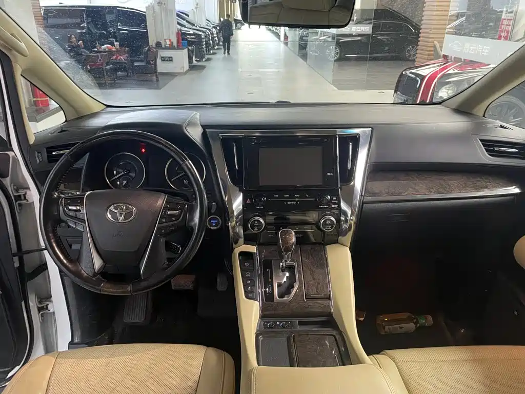 Toyota Vellfire — миниатюра 7