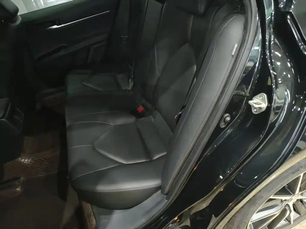 Toyota Camry — миниатюра 13