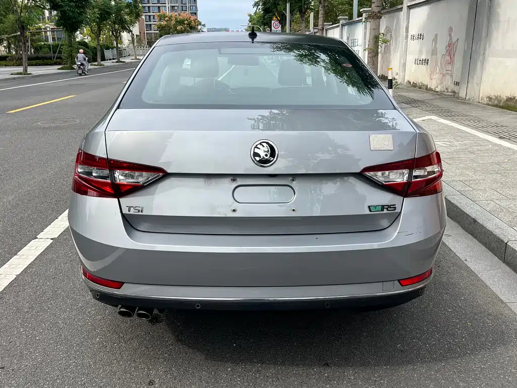 Skoda Superb — миниатюра 12