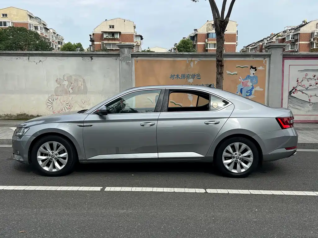 Skoda Superb — миниатюра 17
