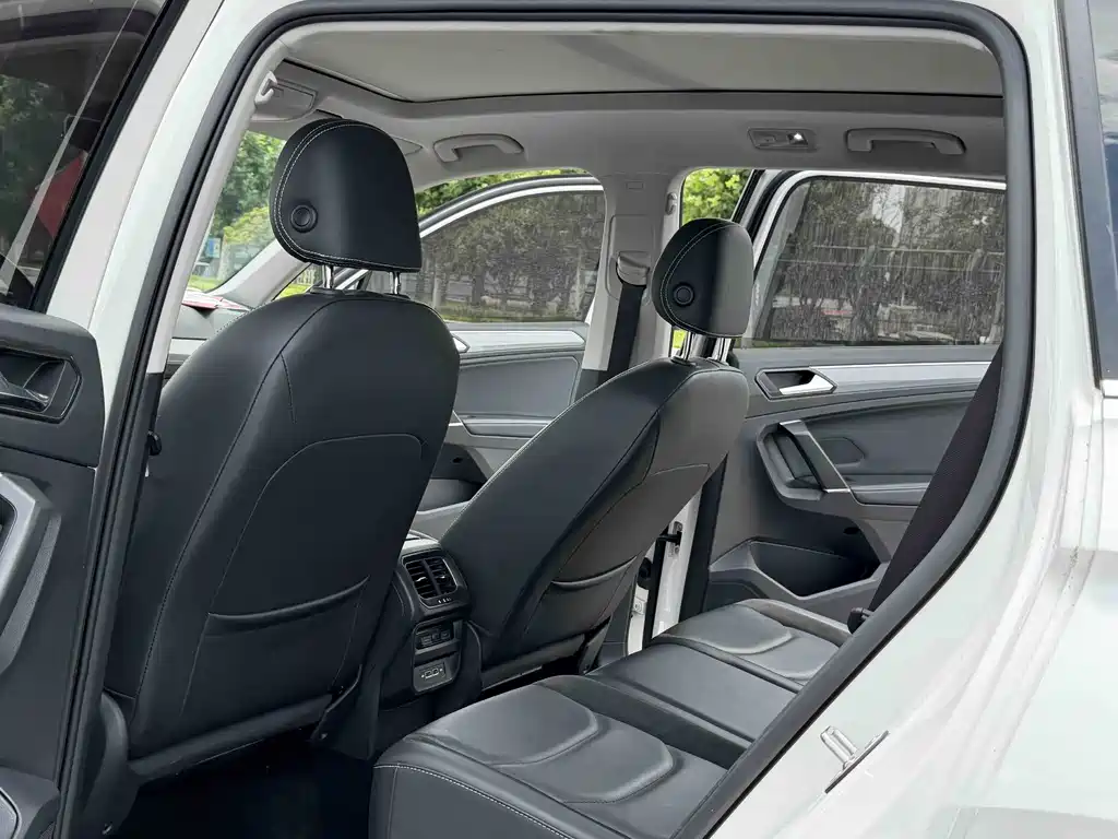 Volkswagen Tiguan L L 2021 330TSI AT R-Line