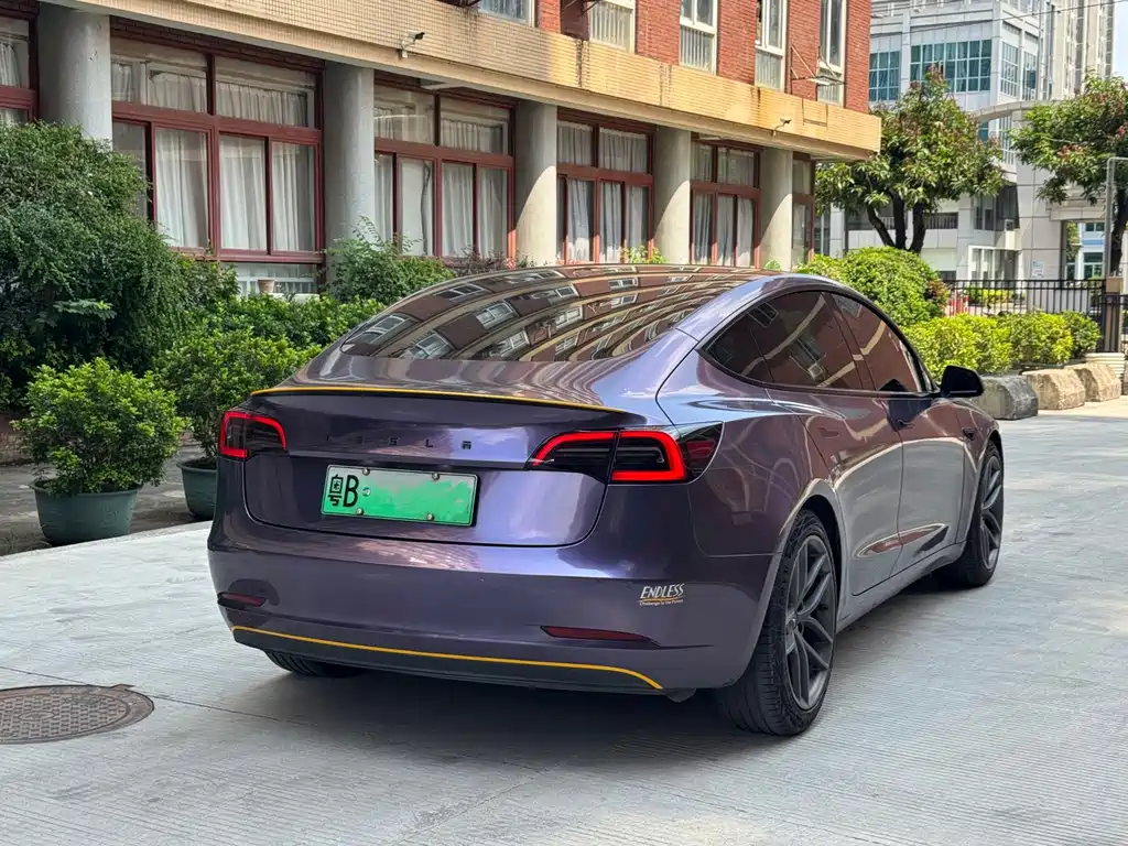 Tesla Model 3 — миниатюра 4