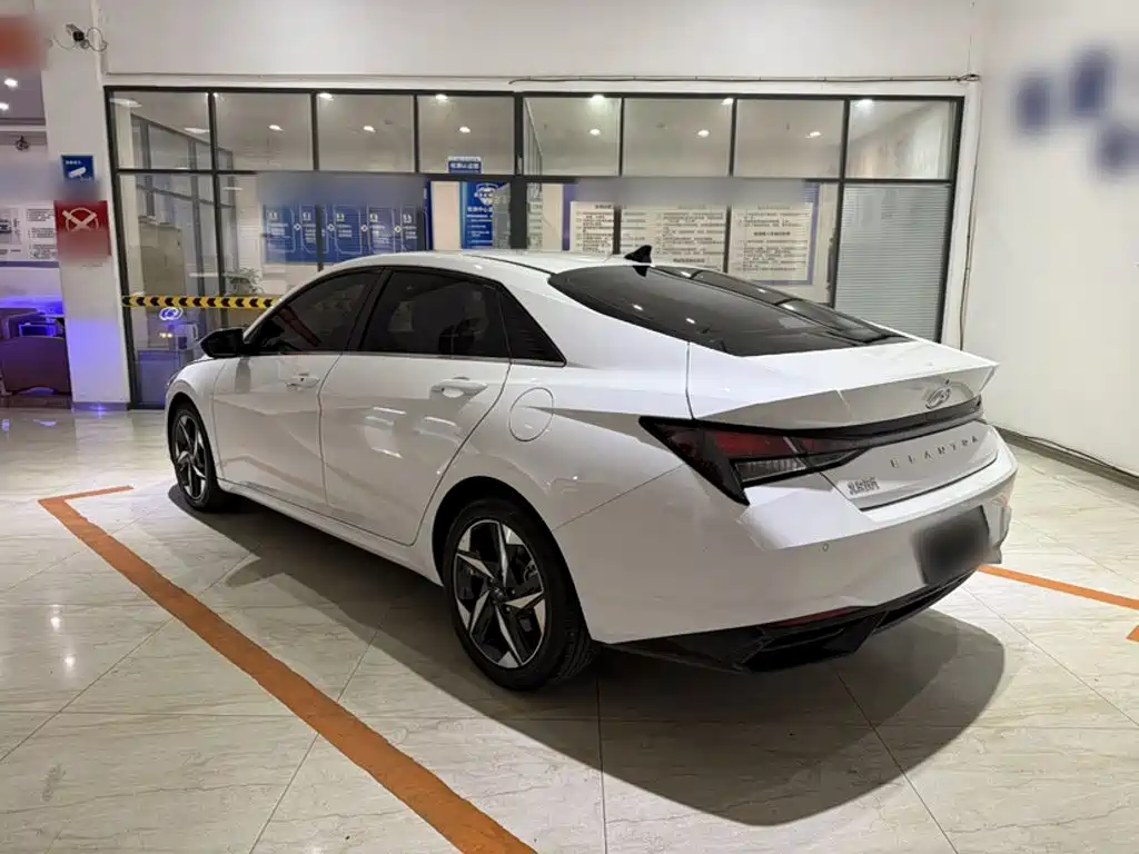 Hyundai Elantra — миниатюра 14