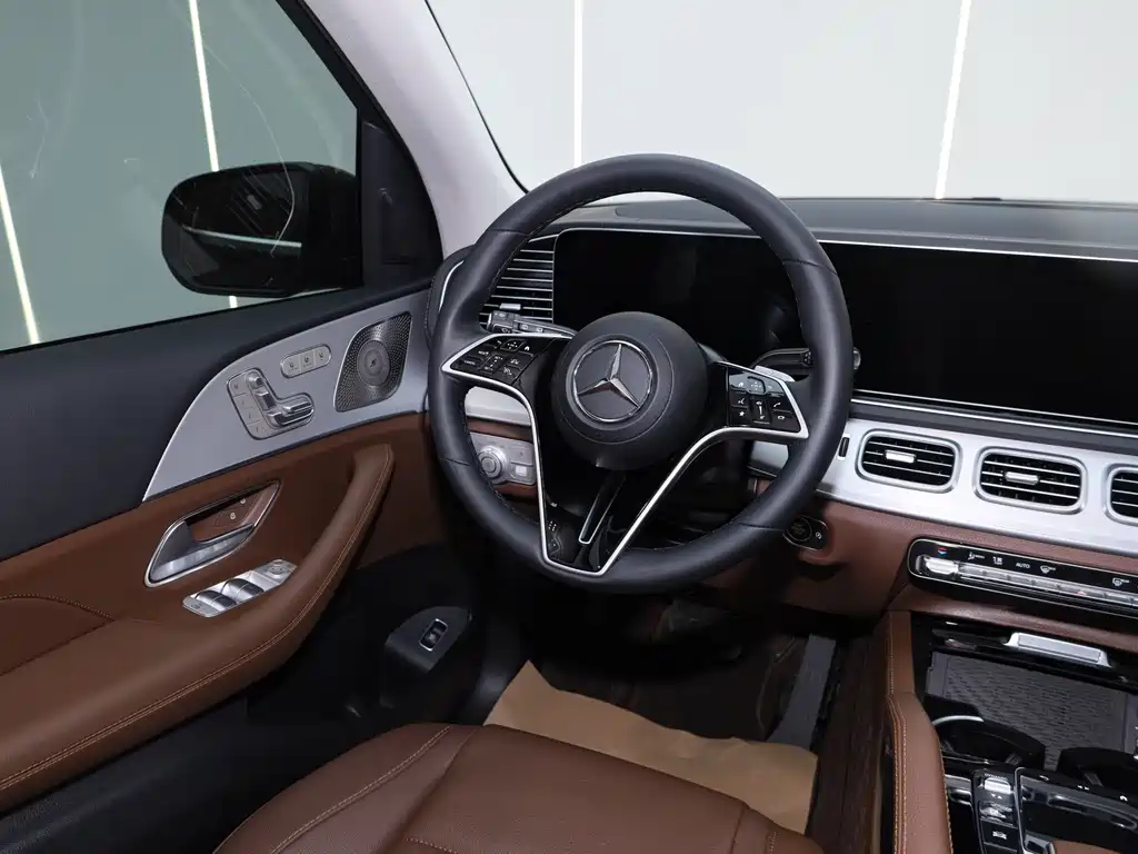 Mercedes-Benz GLS — миниатюра 19