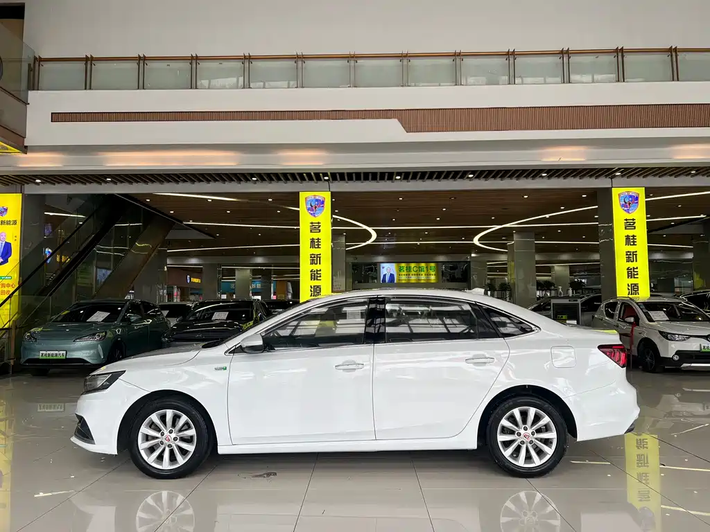Roewe i6 2017 45T Smart