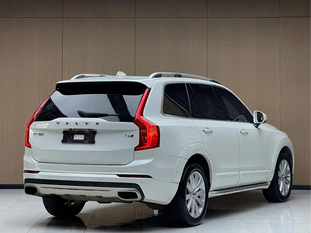 Volvo XC90 2015 T6 7 мест