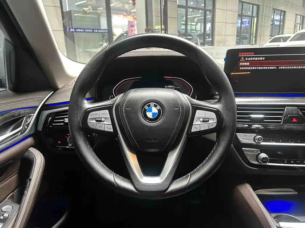 BMW 5 Series — миниатюра 9
