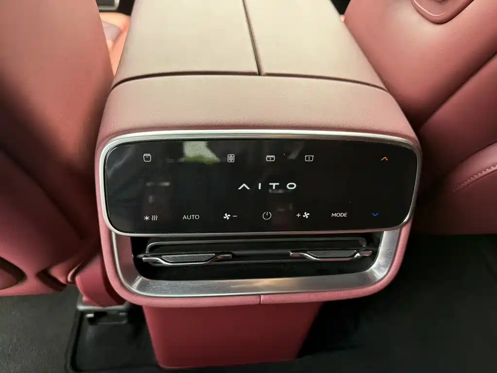 Aito M8 2025 Ultra 53.4kWh 6 мест (192 )