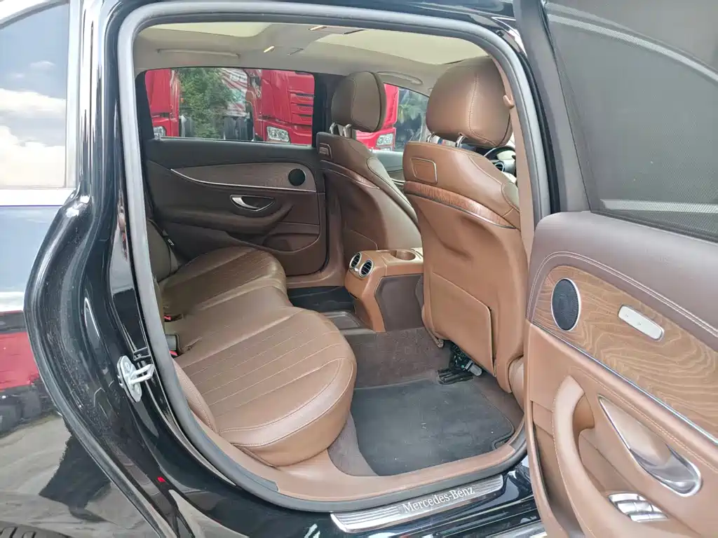 Mercedes-Benz E-Class — миниатюра 6