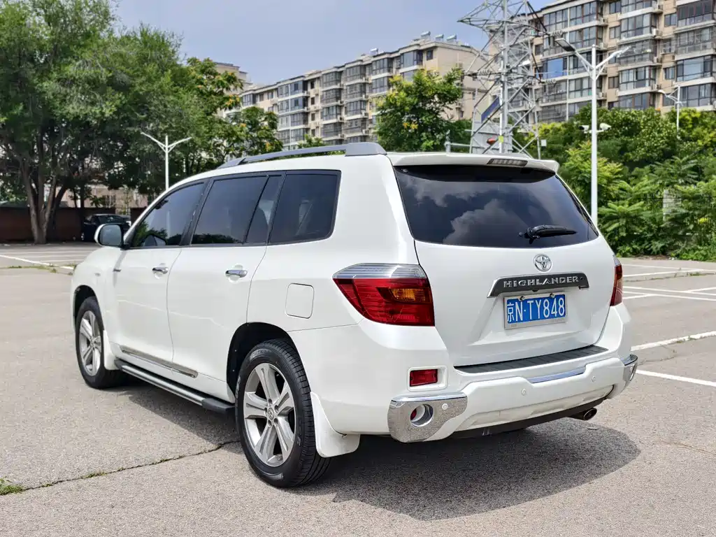 Toyota Highlander 2011 2.7L 7 мест Luxury