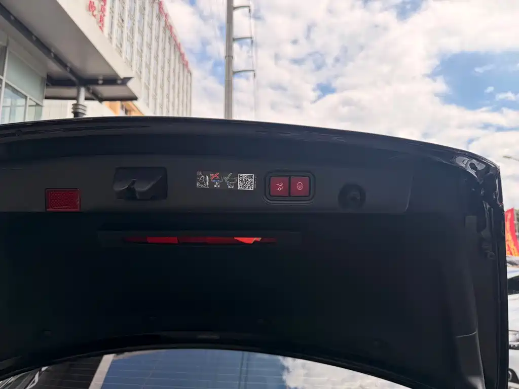 Mercedes-Benz E-Class — миниатюра 22