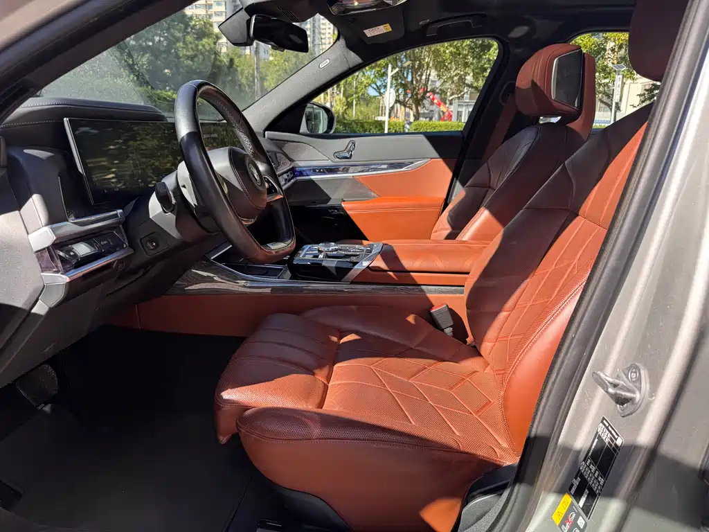 BMW i7 — миниатюра 9