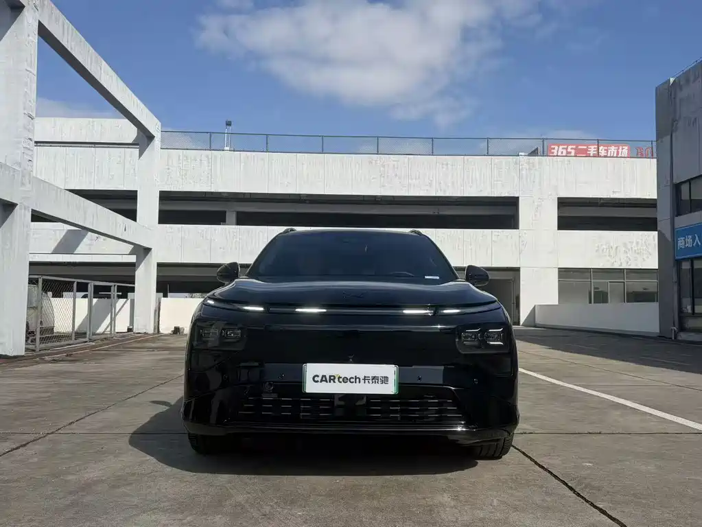 XPeng G9 — миниатюра 2