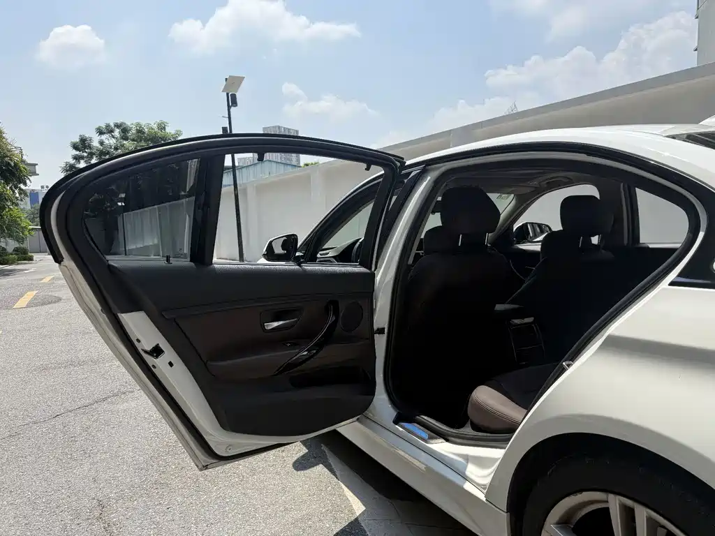 BMW 3 Series — миниатюра 12