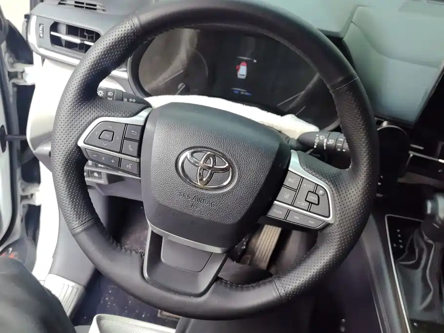 Toyota Granvia — миниатюра 15