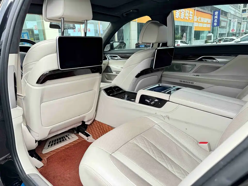 BMW 7 Series 7 2016 750Li xDrive мест