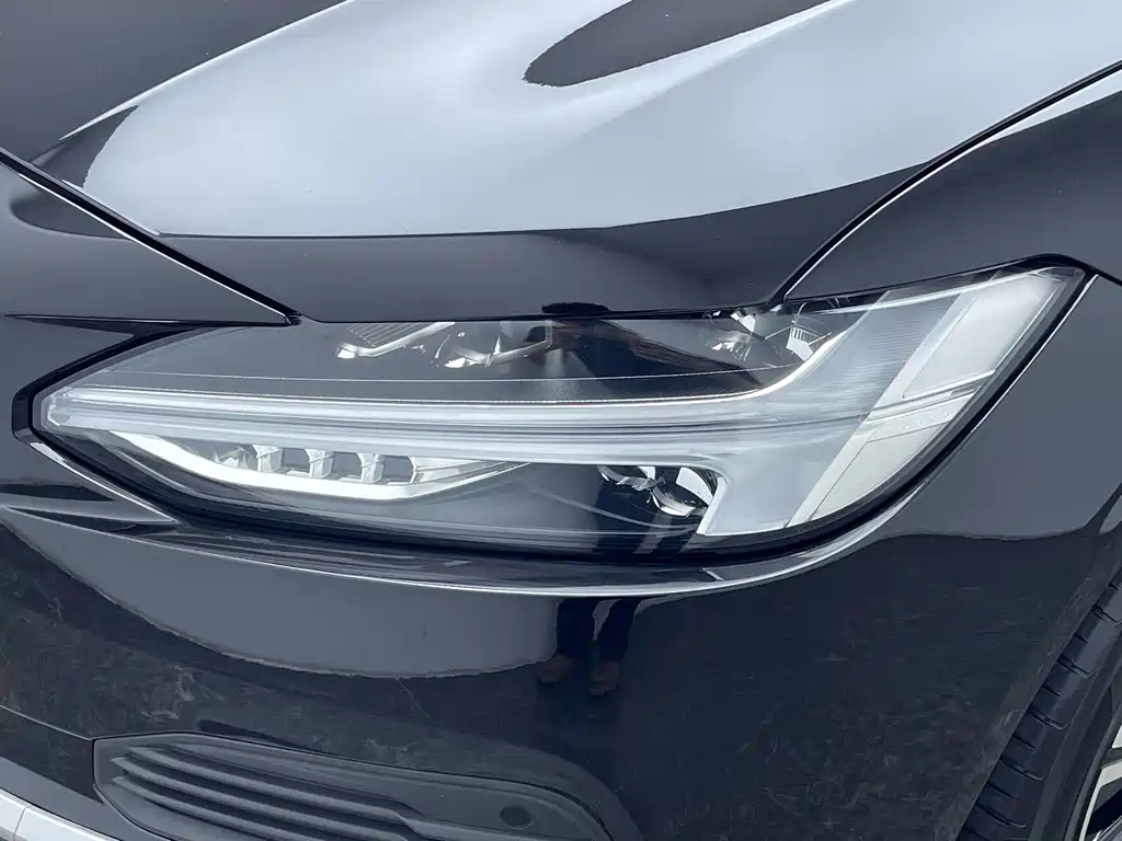 Volvo S90 PHEV — миниатюра 10
