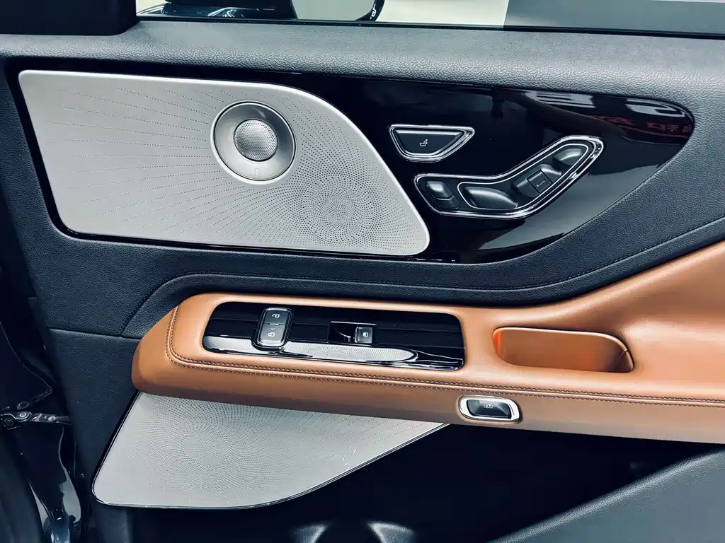 Lincoln Aviator 3.0T V6 4WD Executive Edition, фото 13