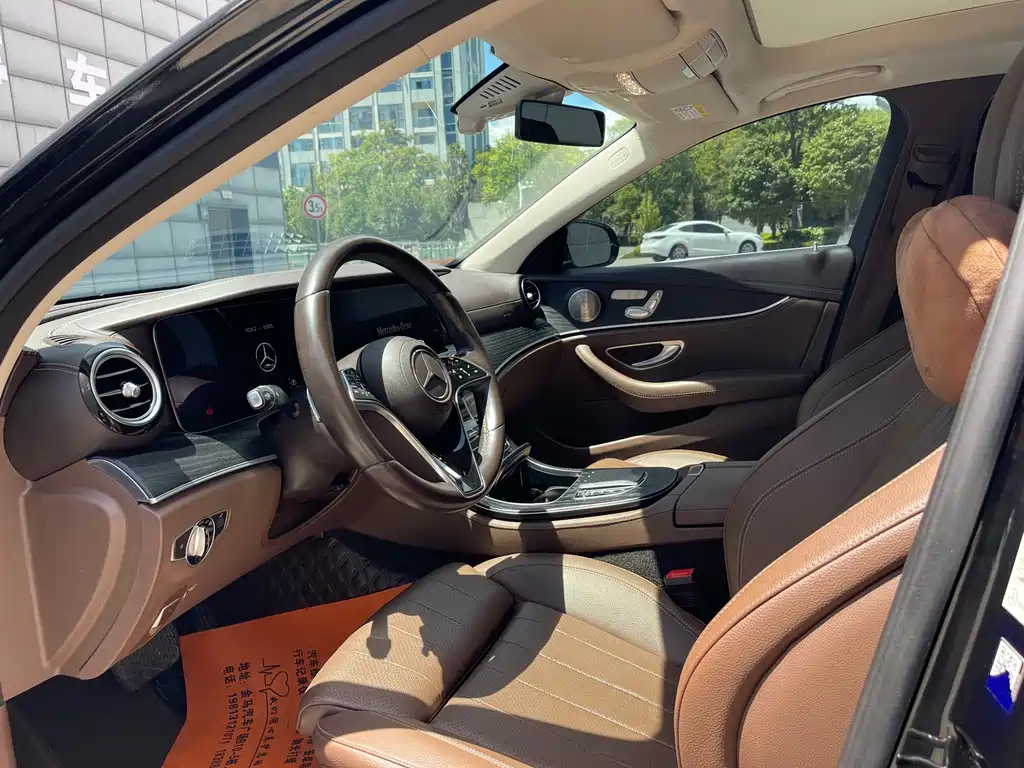 Mercedes-Benz E-Class — миниатюра 7