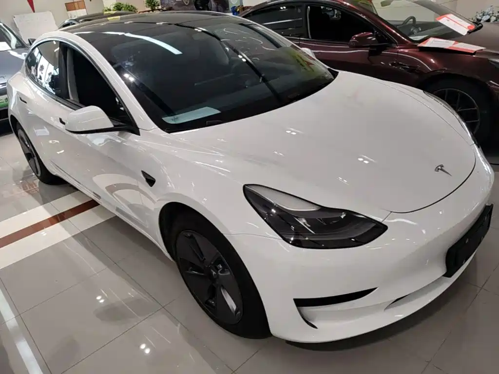Tesla Model 3 — миниатюра 4