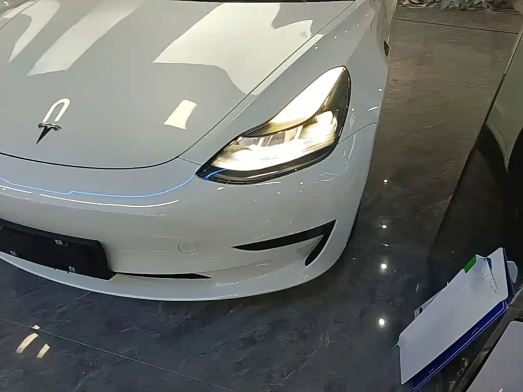 Tesla Model 3 — миниатюра 24